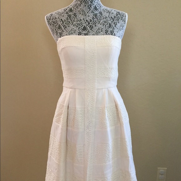 BCBGMaxAzria Dresses & Skirts - BCBGMaxAzria strapless dress.